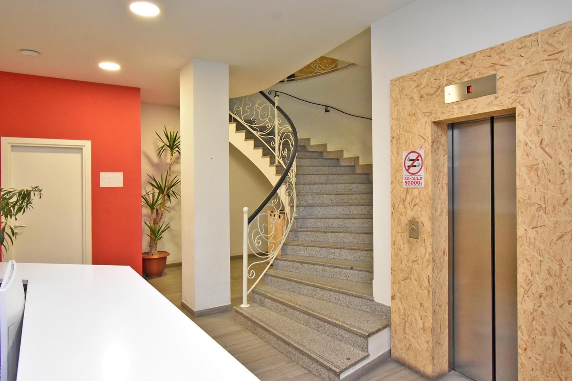 In City Hotel Erivan Dış mekan fotoğraf
